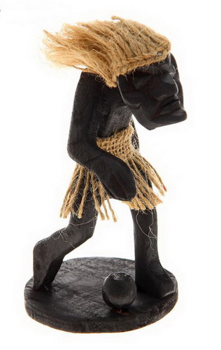 Абориген-футболист сувенир деревянный
